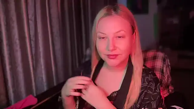 BikiHellena online show from November 8, 2025, 6:35 am