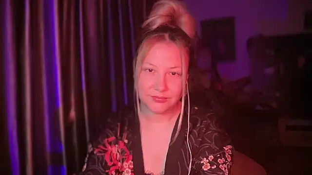 BikiHellena online show from June 8, 2026, 12:25 am