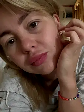 Snapshot of MartaLuna_ chatting on October 12, 2025, 8:35 am MartaLuna online show from October 12, 2025, 8:35 am