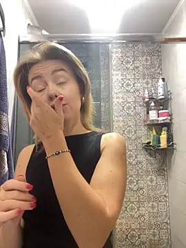 Snapshot of MartaLuna_ chatting on October 24, 2025, 9:28 am MartaLuna online show from October 24, 2025, 9:28 am