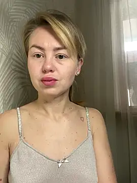 Snapshot of MartaLuna_ chatting on November 3, 2025, 7:09 am MartaLuna online show from November 3, 2025, 7:09 am