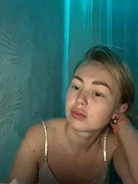 Snapshot of MartaLuna_ chatting on November 3, 2025, 7:15 pm MartaLuna online show from November 3, 2025, 7:15 pm