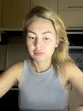 Snapshot of MartaLuna_ chatting on November 11, 2025, 12:16 pm MartaLuna online show from November 11, 2025, 12:16 pm