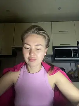 Snapshot of MartaLuna_ chatting on November 12, 2025, 6:19 pm MartaLuna online show from November 12, 2025, 6:19 pm