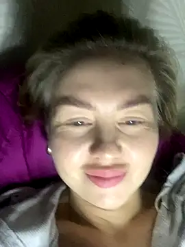 Snapshot of MartaLuna_ chatting on November 16, 2025, 7:41 pm MartaLuna online show from November 16, 2025, 7:41 pm