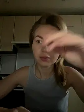 Snapshot of MartaLuna_ chatting on November 19, 2025, 6:46 am MartaLuna online show from November 19, 2025, 6:46 am