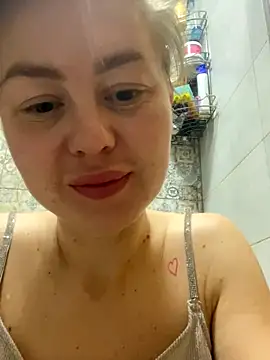 Snapshot of MartaLuna_ chatting on November 22, 2025, 9:14 pm MartaLuna online show from November 22, 2025, 9:14 pm