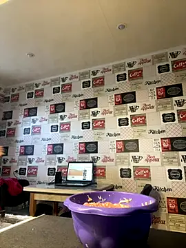 Snapshot of MartaLuna_ chatting on November 25, 2025, 10:04 am MartaLuna online show from November 25, 2025, 10:04 am