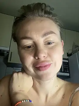 Snapshot of MartaLuna_ chatting on November 25, 2025, 10:21 pm MartaLuna online show from November 25, 2025, 10:21 pm