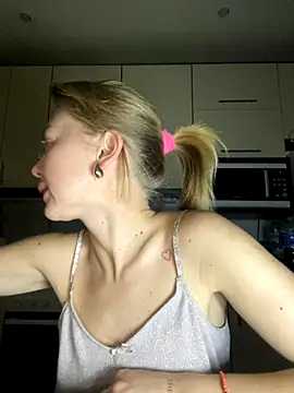 Snapshot of MartaLuna_ chatting on November 26, 2025, 7:26 pm MartaLuna online show from November 26, 2025, 7:26 pm