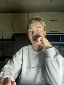 Snapshot of MartaLuna_ chatting on November 27, 2025, 8:00 pm MartaLuna online show from November 27, 2025, 8:00 pm