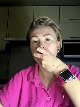 Snapshot of MartaLuna_ chatting on November 29, 2025, 8:45 pm MartaLuna online show from November 29, 2025, 8:45 pm