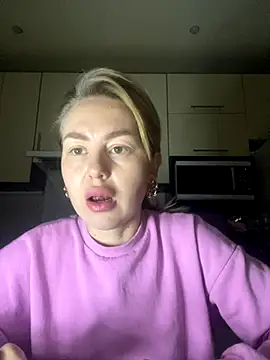 Snapshot of MartaLuna_ chatting on December 2, 2025, 7:20 pm MartaLuna online show from December 2, 2025, 7:20 pm