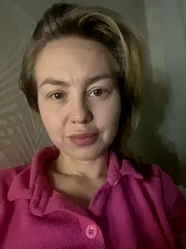 Snapshot of MartaLuna_ chatting on December 3, 2025, 8:29 pm MartaLuna online show from December 3, 2025, 8:29 pm