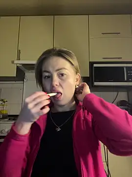 MartaLuna  online show from February 19, 2026, 7:32 pm