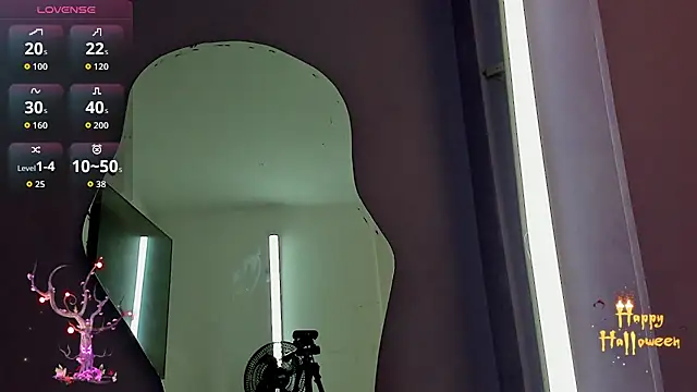 miajhonsonx online show from October 28, 2025, 1:14 pm