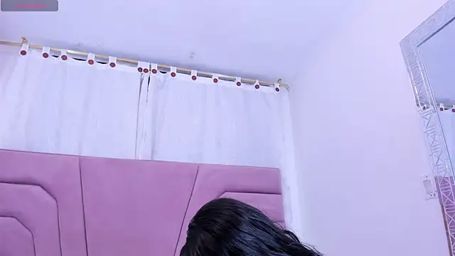 miajhonsonx online show from April 14, 2026, 3:18 pm