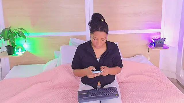 ValeryCortezm online show from February 5, 2026, 1:05 pm