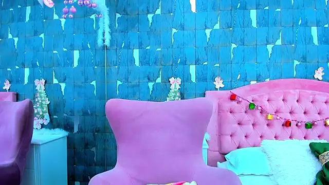 EvelynBun online show from December 18, 2025, 2:45 pm