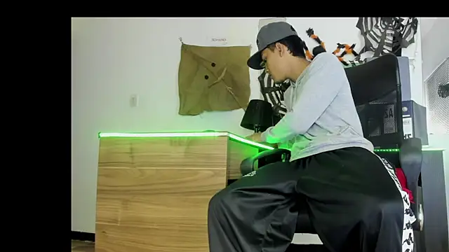 xxKamadevaxx online show from October 26, 2025, 1:50 pm