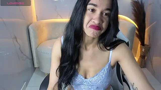 Snapshot of Maia_Tx chatting on November 11, 2025, 1:00 pm Maia Tx online show from November 11, 2025, 1:00 pm