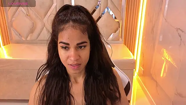 Snapshot of Maia_Tx chatting on December 5, 2025, 1:14 am Maia Tx online show from December 5, 2025, 1:14 am