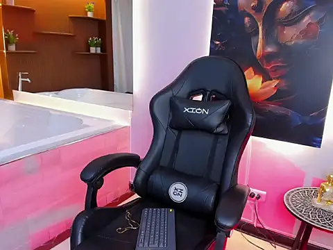 Isa Rouse   online show from October 11, 2025, 3:06 am