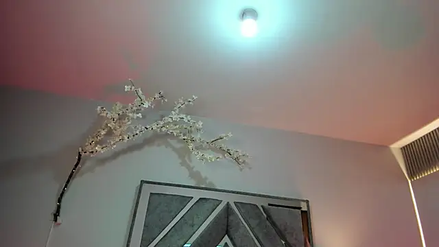 Isa Rouse   online show from November 7, 2025, 3:17 am