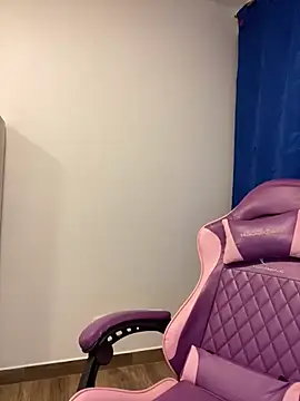 Snapshot of April_Becker chatting on October 5, 2025, 3:05 am April Becker online show from October 5, 2025, 3:05 am