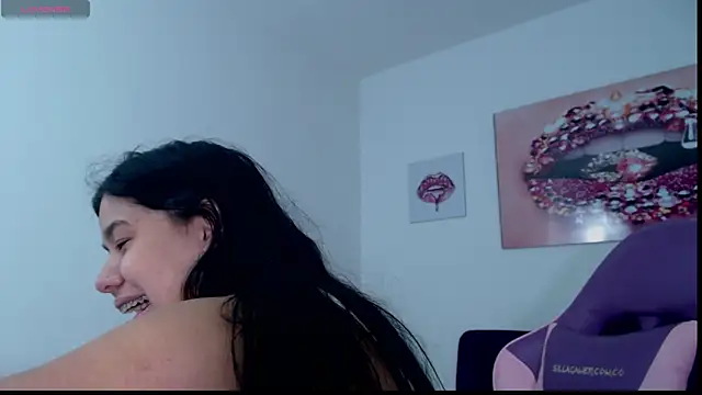 Snapshot of April_Becker chatting on January 13, 2026, 3:12 am April Becker online show from January 13, 2026, 3:12 am