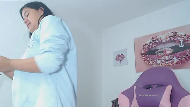 Snapshot of April_Becker chatting on February 1, 2026, 3:05 am April Becker online show from February 1, 2026, 3:05 am