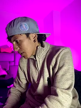 NaytonFreeman online show from November 4, 2025, 10:36 am