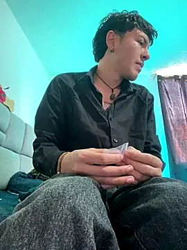 Snapshot of NaytonFreeman chatting on December 22, 2025, 5:21 pm NaytonFreeman online show from December 22, 2025, 5:21 pm