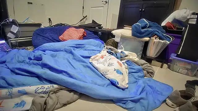 jasoncali305 online show from November 29, 2025, 9:45 am