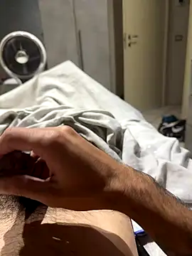 Snapshot of alexbergo87 chatting on September 17, 2025, 7:37 pm alexbergo87 online show from September 17, 2025, 7:37 pm