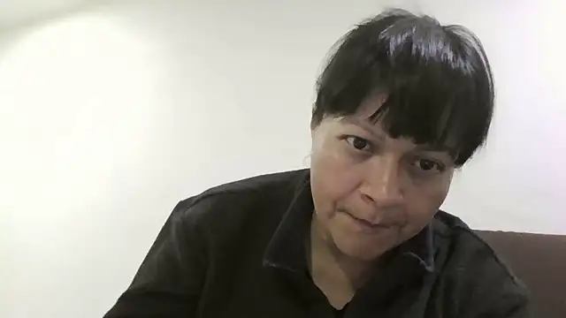 adri89-g online show from May 1, 2026, 3:33 am