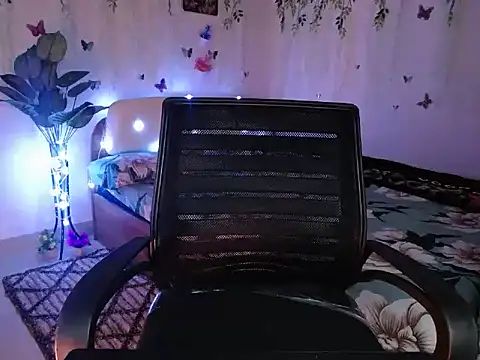 Snapshot of Naughtyy_stripgirl chatting on February 25, 2026, 6:06 pm Naughtyy stripgirl online show from February 25, 2026, 6:06 pm