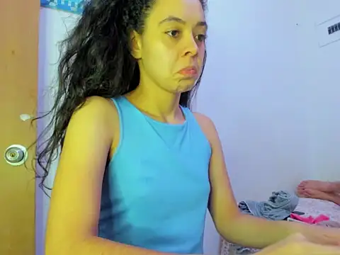 Snapshot of Annie_rosse1017 chatting on February 20, 2026, 5:37 am Annie rosse1017 online show from February 20, 2026, 5:37 am