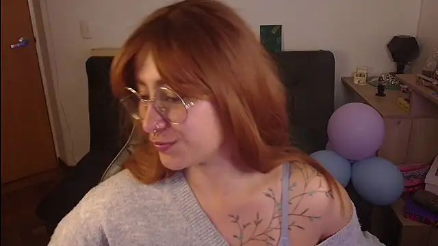 Miacatsito3 online show from October 28, 2025, 11:18 pm