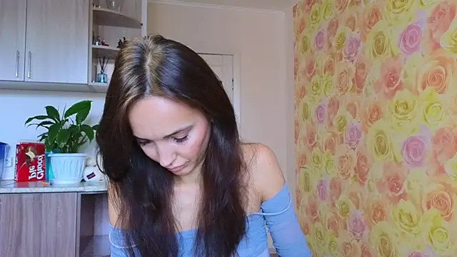 Lillian-Clark online show from November 13, 2025, 5:50 am