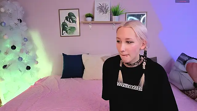 Snapshot of evlica chatting on January 13, 2026, 2:22 pm evlica online show from January 13, 2026, 2:22 pm