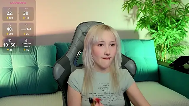 Snapshot of evlica chatting on February 24, 2026, 2:37 pm evlica online show from February 24, 2026, 2:37 pm