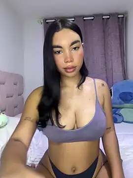 Snapshot of karolaalcendra chatting on February 19, 2026, 12:39 am karolaalcendra online show from February 19, 2026, 12:39 am