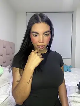 Snapshot of karolaalcendra chatting on March 1, 2026, 11:29 pm karolaalcendra online show from March 1, 2026, 11:29 pm