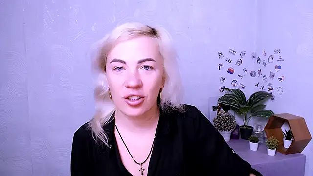 EmmaCat  online show from November 5, 2025, 4:45 am