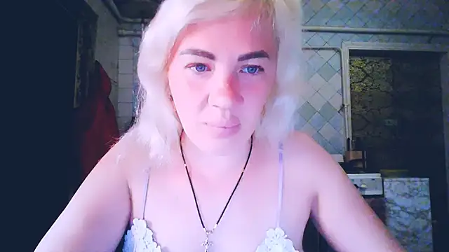 EmmaCat  online show from May 16, 2026, 3:14 am