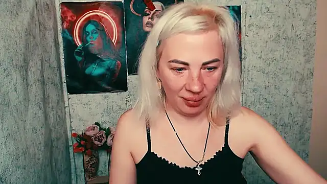 EmmaCat  online show from May 18, 2026, 3:57 am