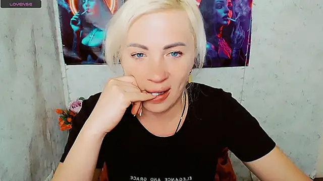 EmmaCat  online show from May 26, 2026, 7:59 am