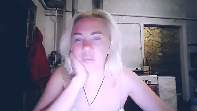 EmmaCat  online show from May 26, 2026, 8:38 pm