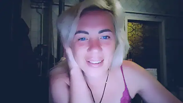 EmmaCat  online show from May 28, 2026, 8:17 pm